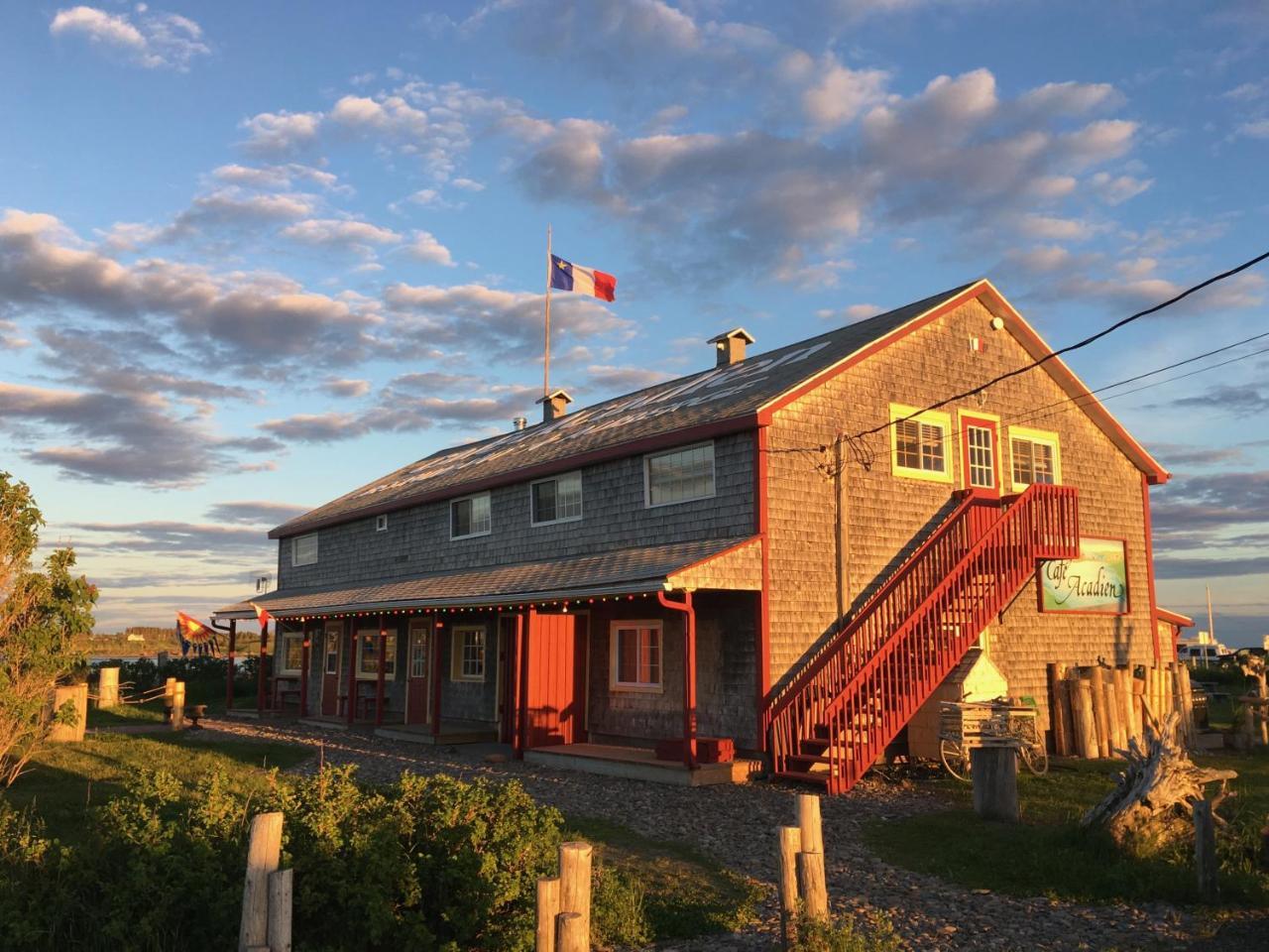 Auberge Cafe Acadien ボナヴァンチュール エクステリア 写真