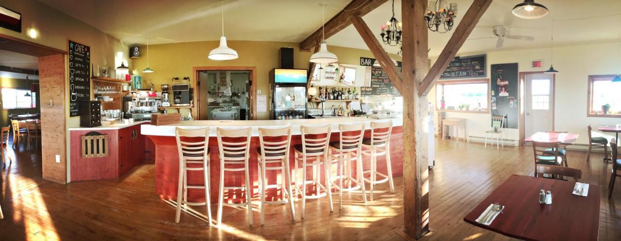 Auberge Cafe Acadien ボナヴァンチュール エクステリア 写真